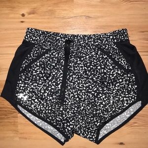 UNDER ARMOUR SHORTS, SIZE SMALL